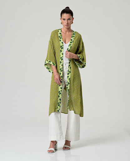 Kimono fluido con cinturón verde