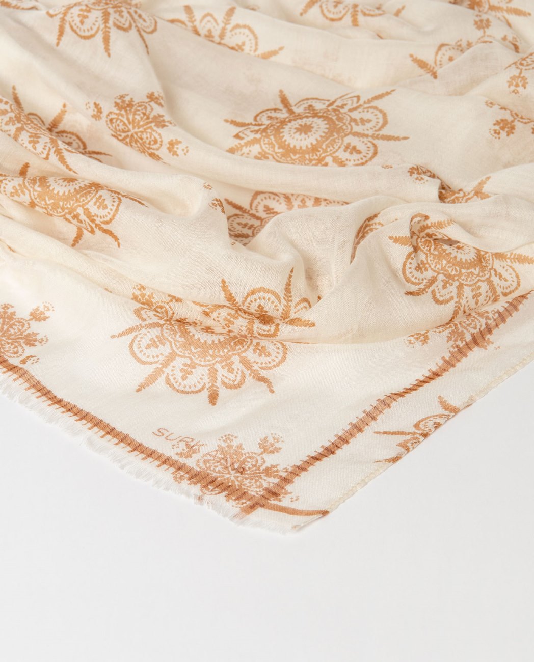 Pañuelo rectangular estampado