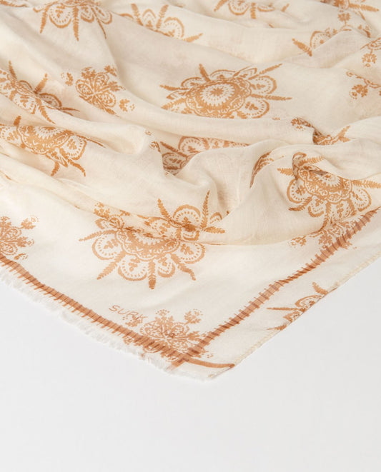 Pañuelo rectangular estampado