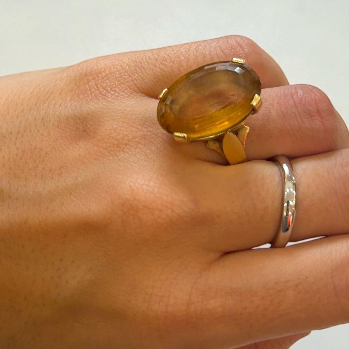 Anillo vintage de citrino natural en oro de 18K (años 70) Abundancia y poder