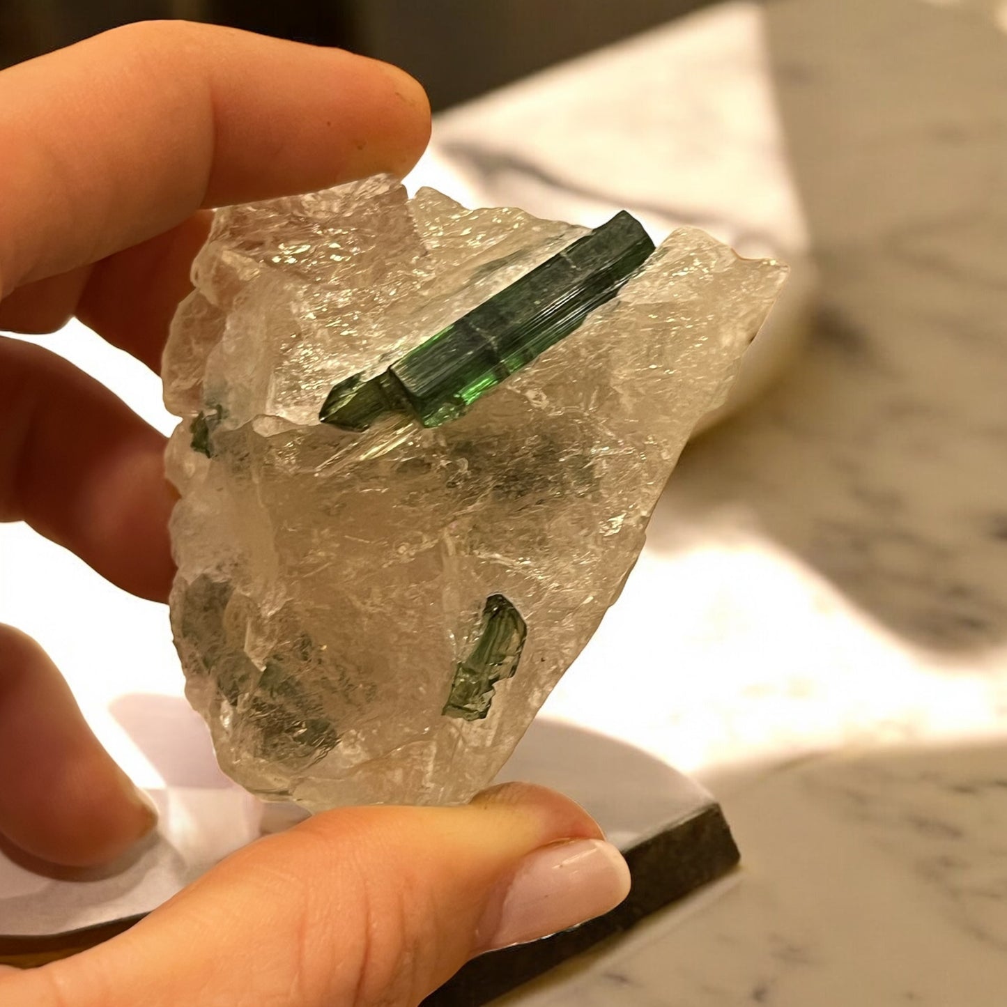 Turmalina verde con matriz de cuarzo ahumado T19 colección privada