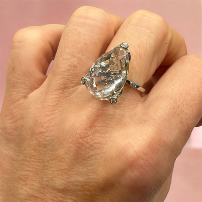 ✨ ANILLO DE CUARZO HIALINO Y DIAMANTES EN ORO BLANCO