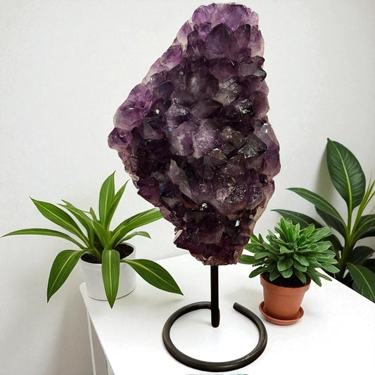 Peana de Amatista Brasileña de Color Profundo y Puntas Grandes