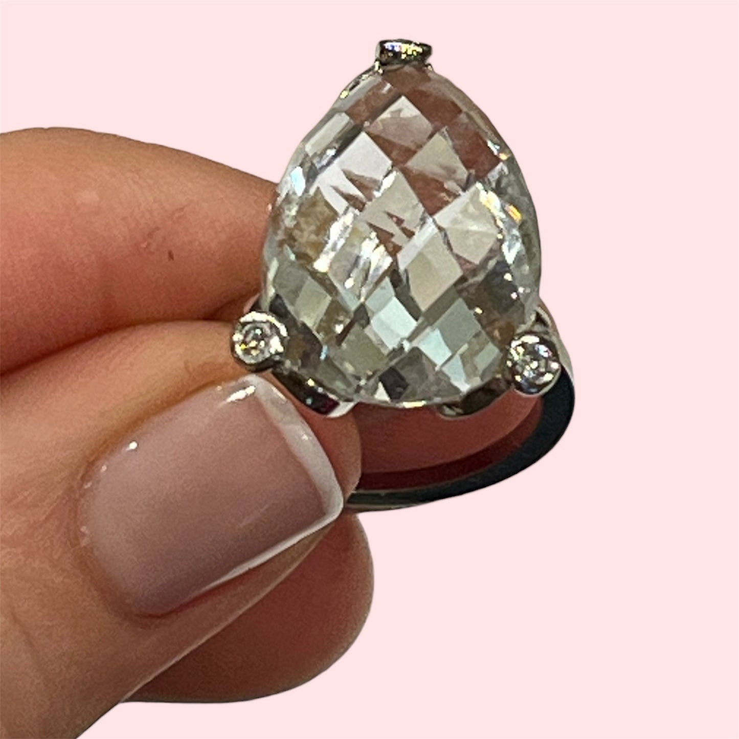 ✨ ANILLO DE CUARZO HIALINO Y DIAMANTES EN ORO BLANCO