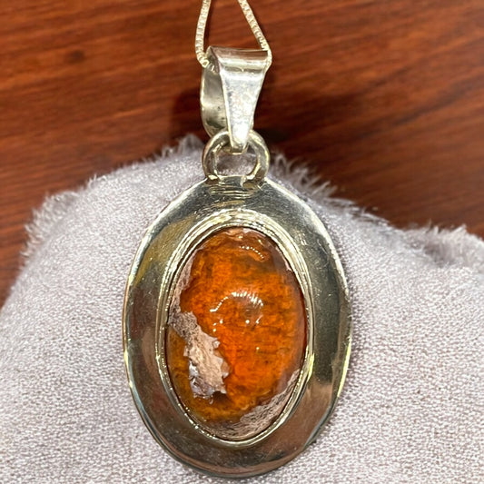 Colgante de ópalo de fuego facetado en plata de ley