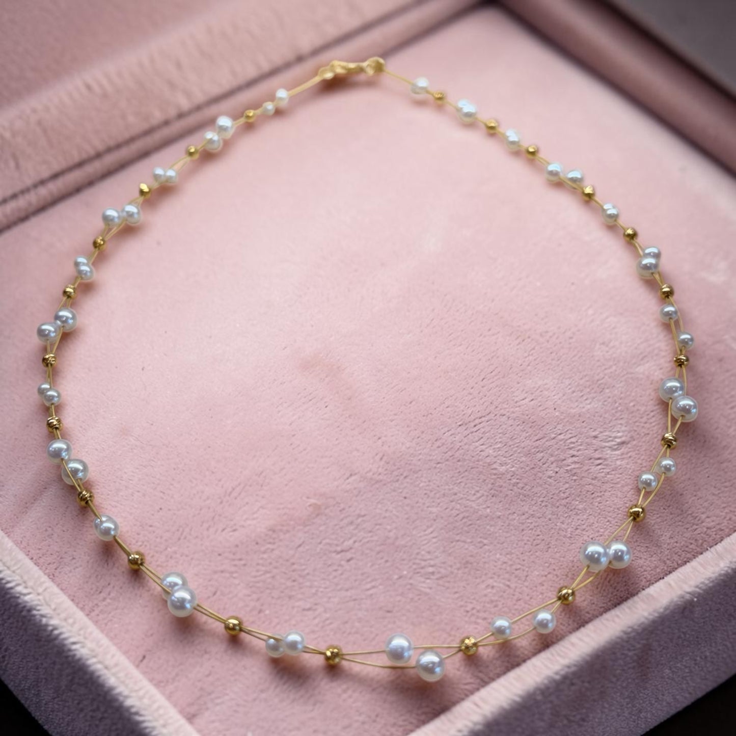 Collar de perlas naturales de río  y plata de ley 925 chapado en oro