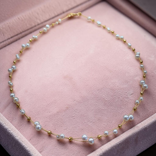 Collar de perlas naturales de río  y plata de ley 925 chapado en oro