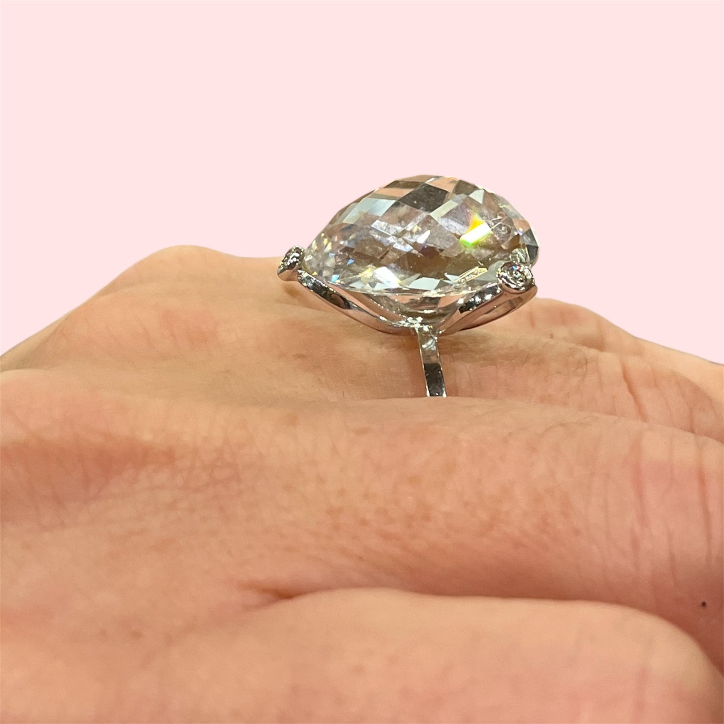 ✨ ANILLO DE CUARZO HIALINO Y DIAMANTES EN ORO BLANCO