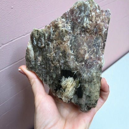 Pieza única de colección privada- Turmalina Rosa, albita, turmalina verde, mica moscovita y mica lepidolita.