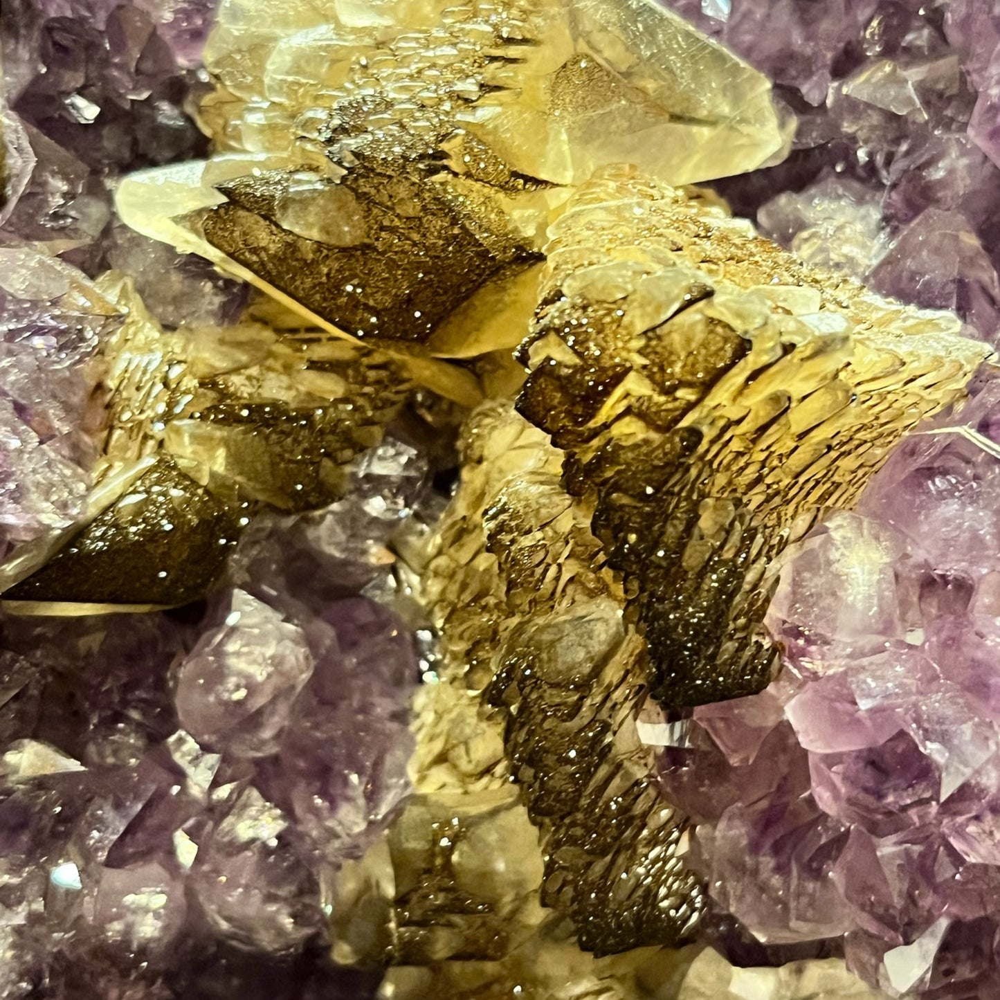 Geoda amatista, calcita y Hematite 70cm
