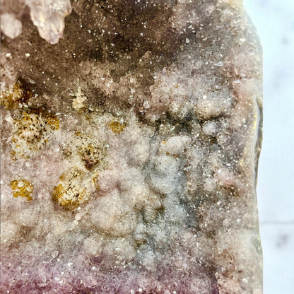 Geoda de ágata y amatista tricolor con cacoxenita