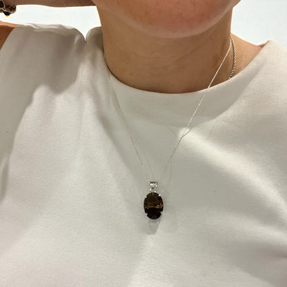 Colgante de cuarzo ahumado facetado y plata de ley 925