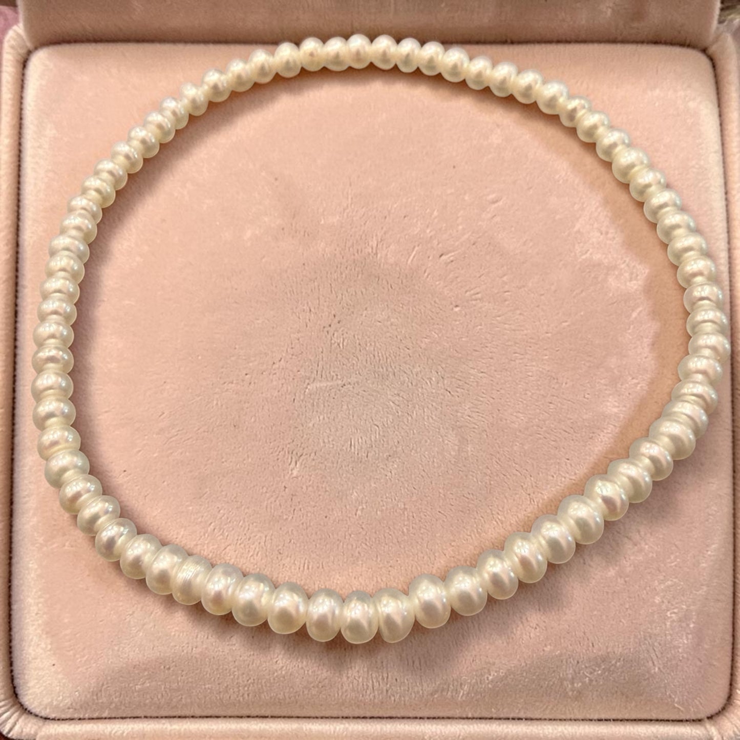Pulsera de perlas de río naturales cultivadas redonda