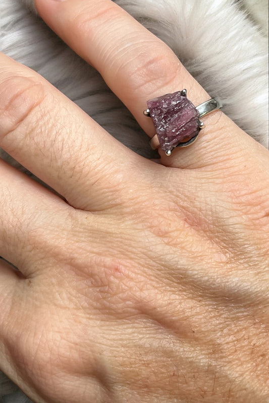 Anillo de rubí en bruto en plata de ley talla 12