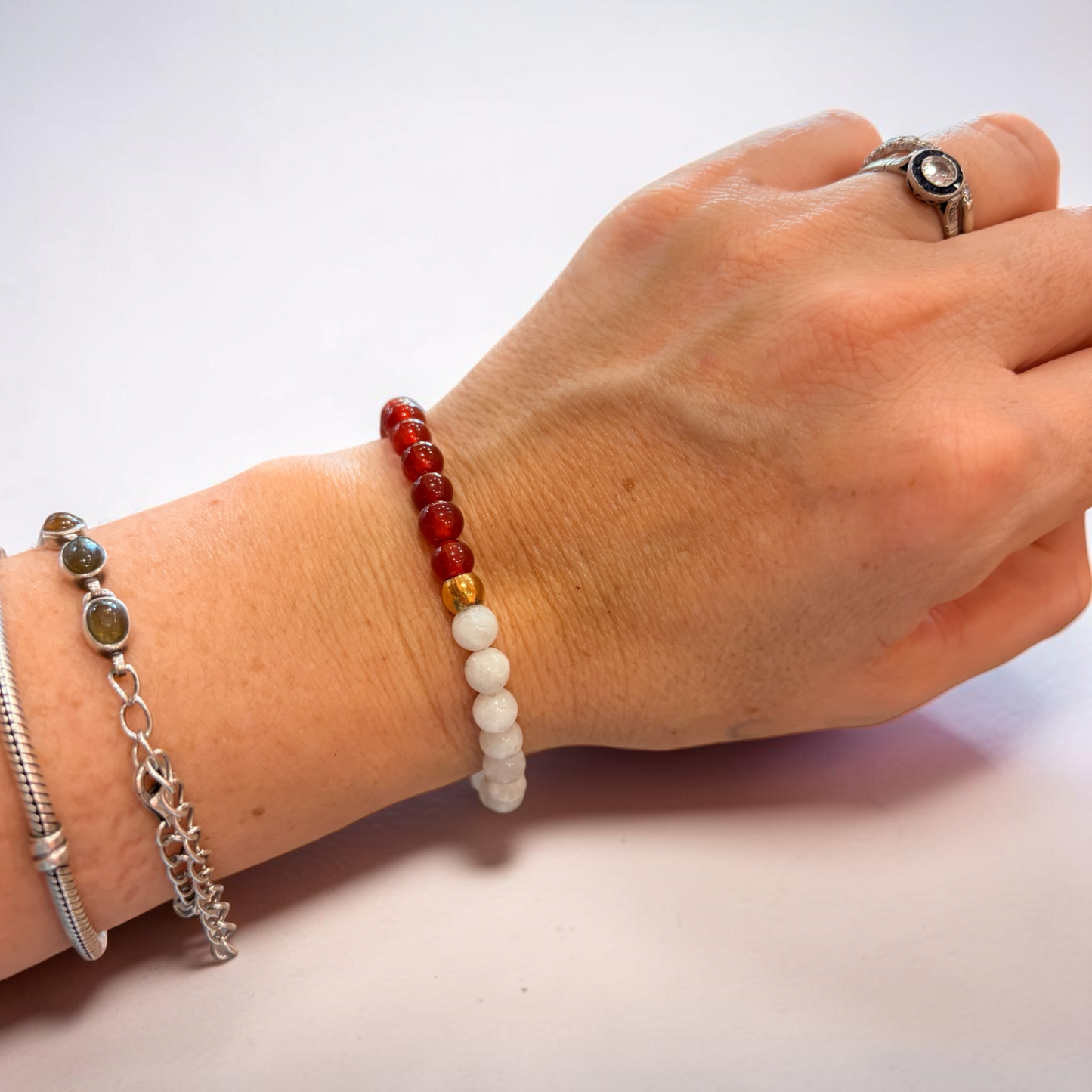 Pulsera de Cornalina y Piedra Luna bolita 6mm confianza e intuición