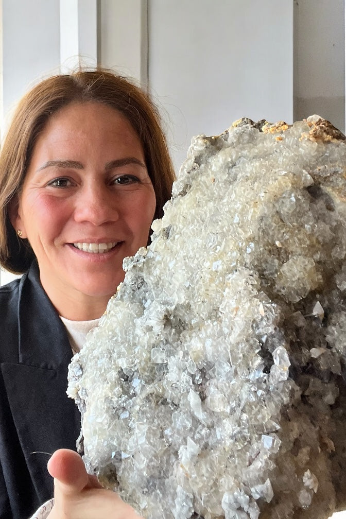 Drusa gigante de cuarzo Diamante Hérkimer, fluorita y calcita colección privada