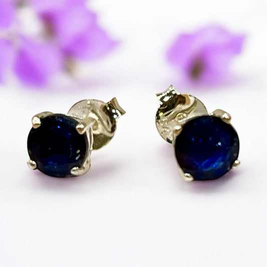 Pendientes facetados de zafiro azul plata de ley