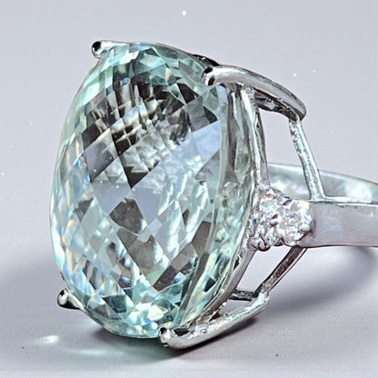 Anillo vintage de Aguamarina facetada oro blanco de 18 quilates y diamantes naturales