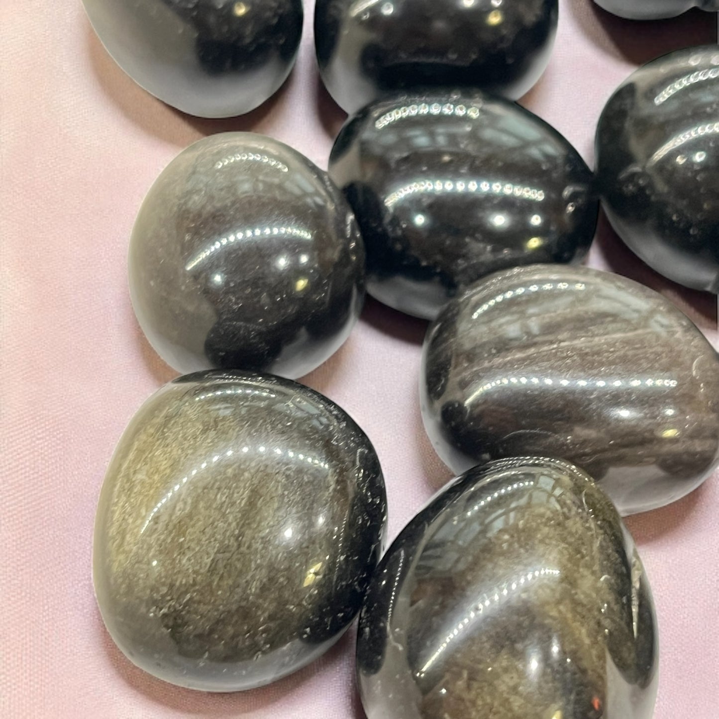 Rodado de obsidiana dorada o plateada protección