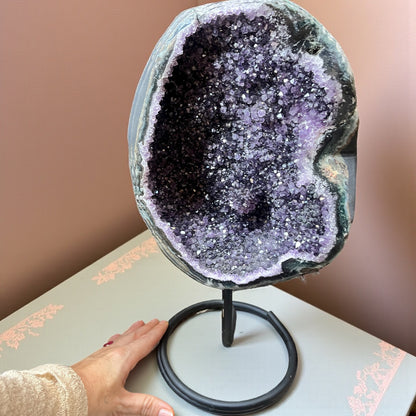 Peana de Amatista Uruguaya de Color Profundo maestría pila