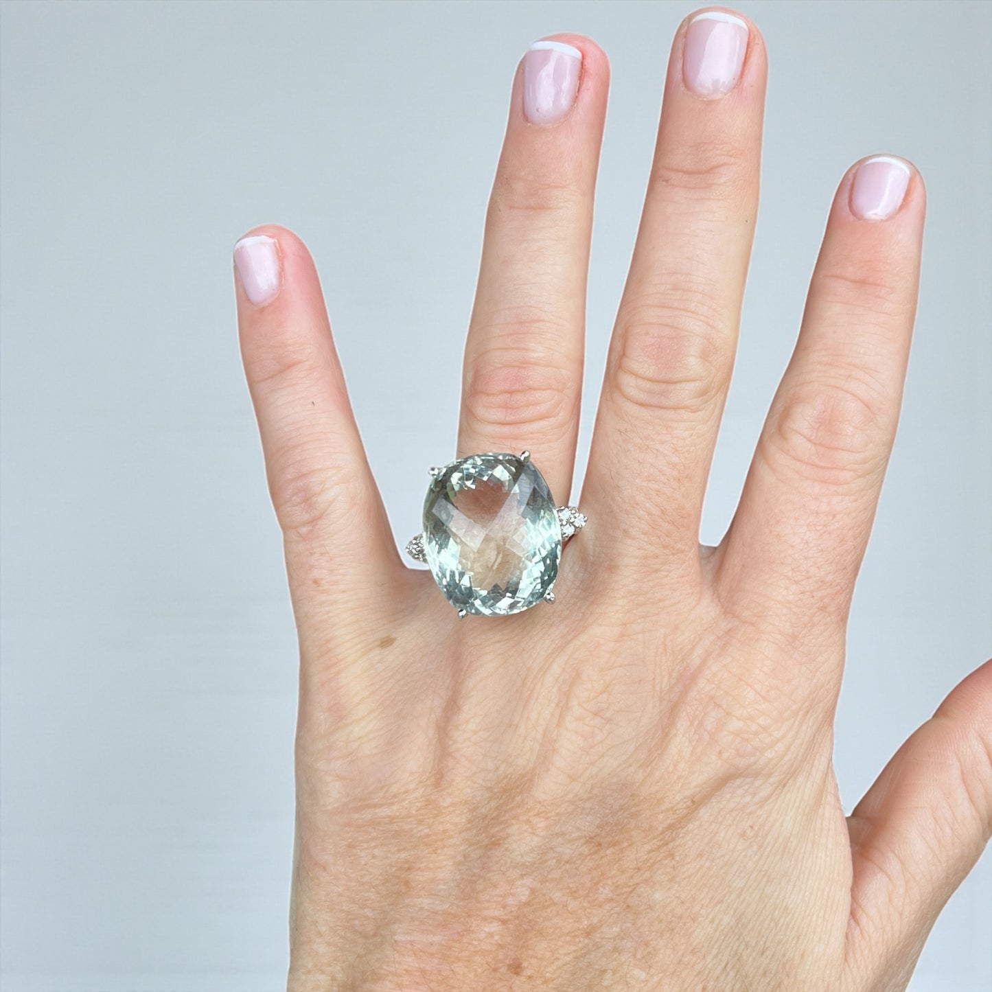 Anillo vintage de Aguamarina facetada oro blanco de 18 quilates y diamantes naturales