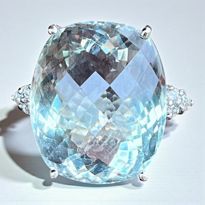 Anillo vintage de Aguamarina facetada oro blanco de 18 quilates y diamantes naturales