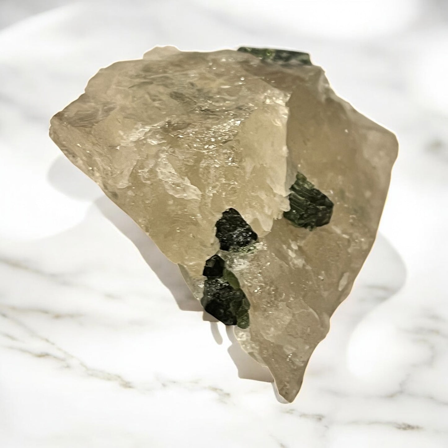 Turmalina verde con matriz de cuarzo ahumado T19 colección privada