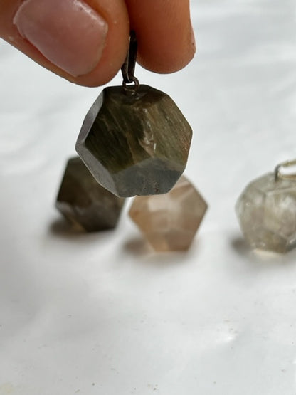 Colgante Dodecaedro de cuarzo chamánico - Vega Luna Dream