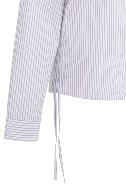 Blusa entallada con cordones laterales
